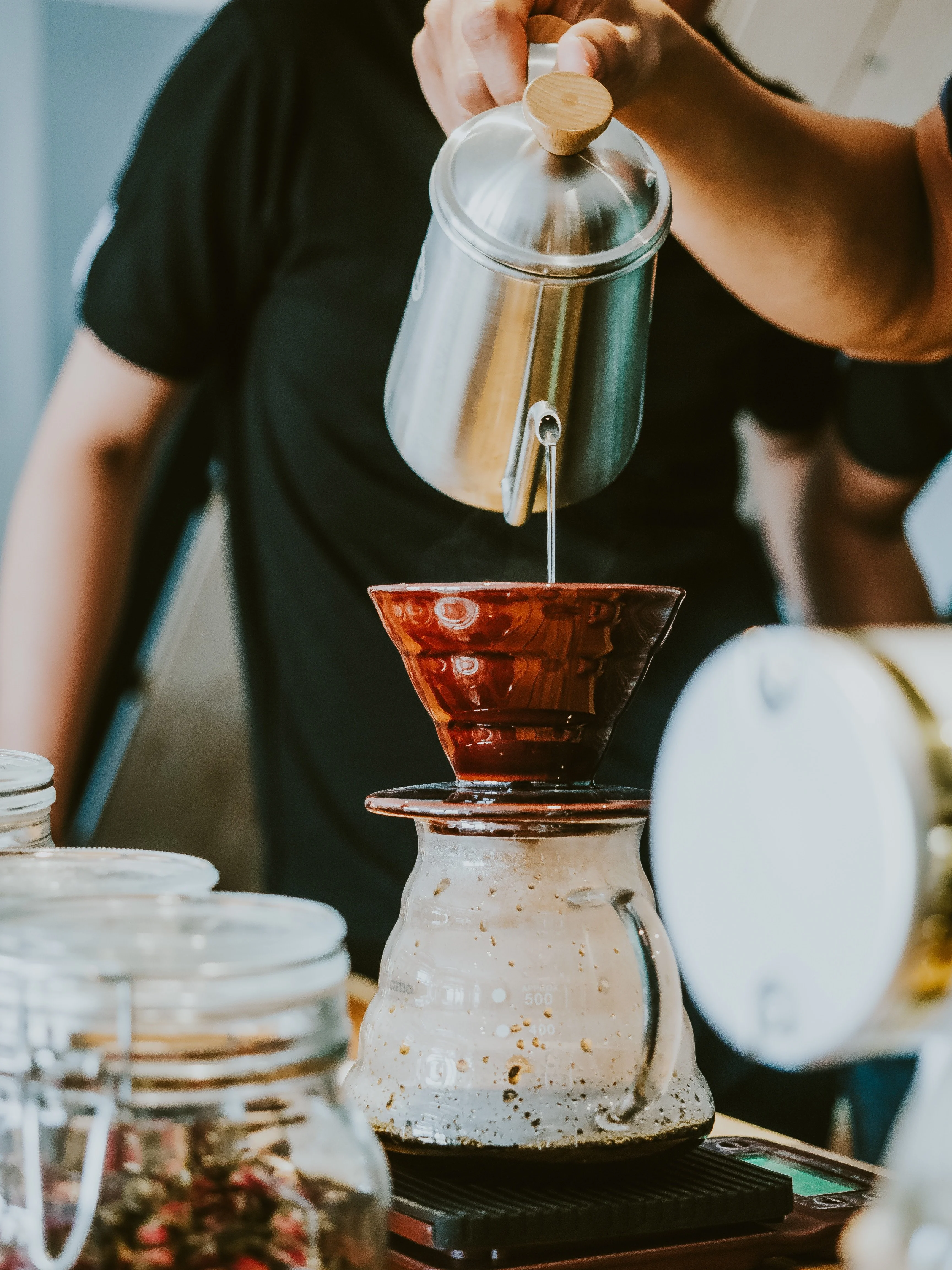 pouring vietnamese coffee