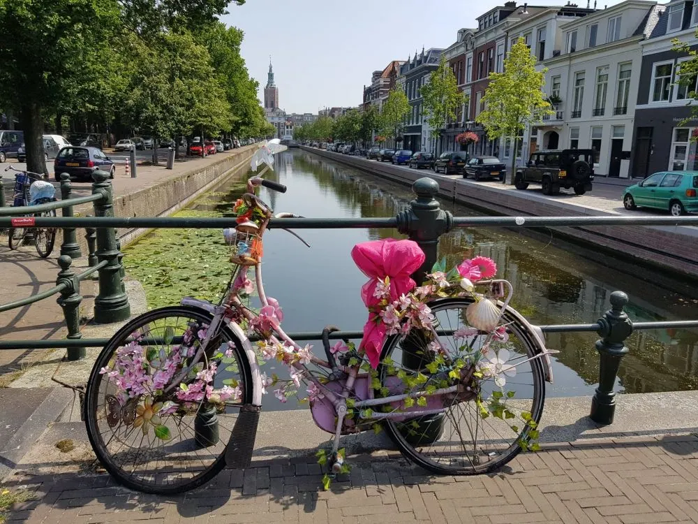 canals in the hague netherlands