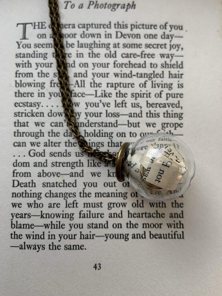 literary-necklace