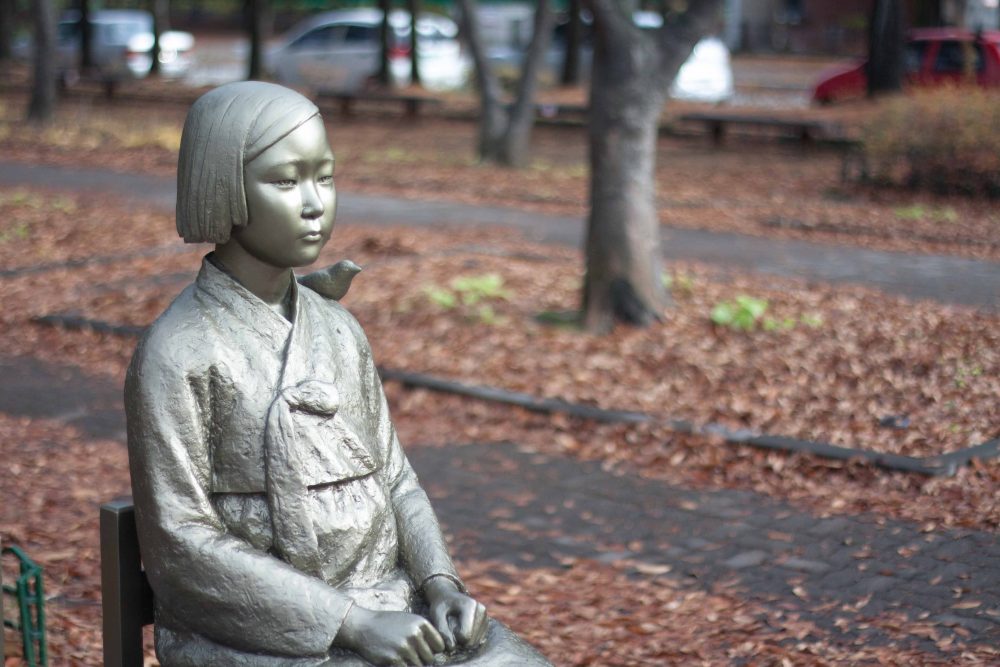 comfort woman statue