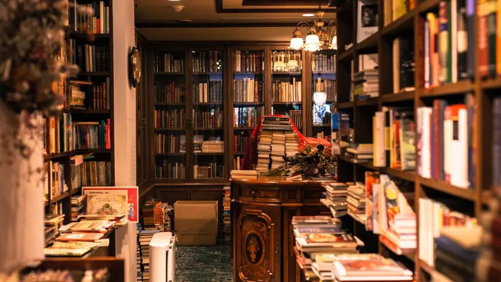 The Explorer – The English Bookshop