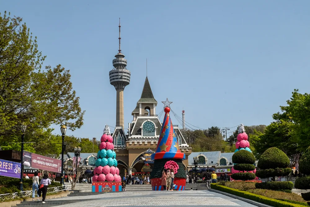 E World theme park and 83 tower daegu