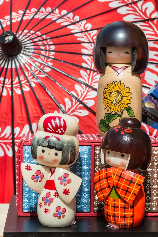 kokeshi dolls and umbrella