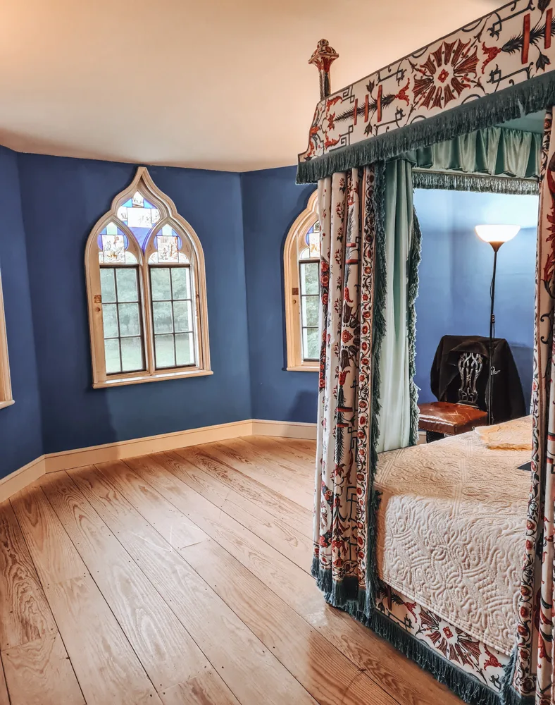 strawberry hill bedroom